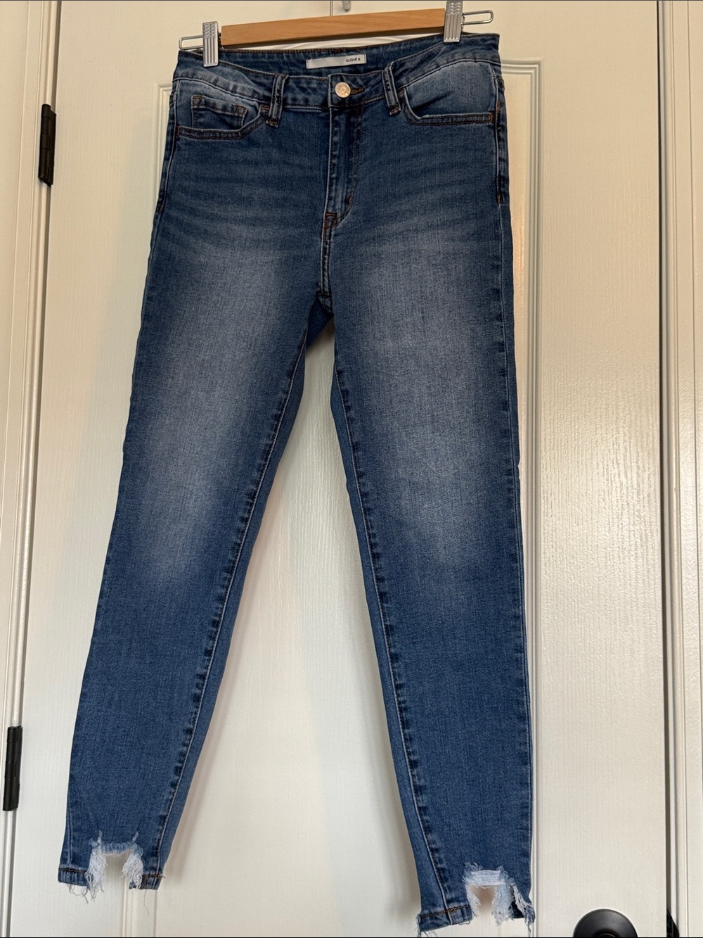High-Rise Skinny Jeans in Dark Blue with Frayed Ankles